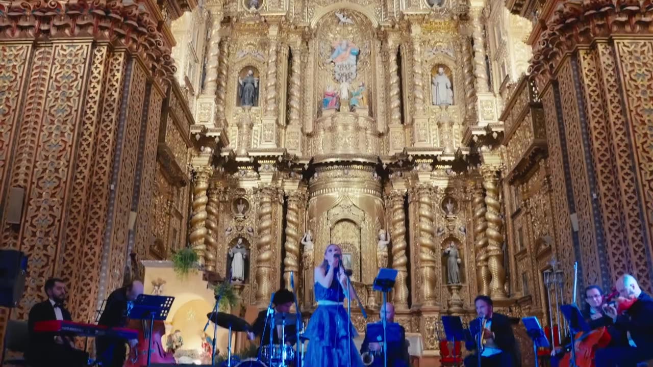 Concierto de Navidad bajo el altar dorado de La Compañía de Jesús, en Quito