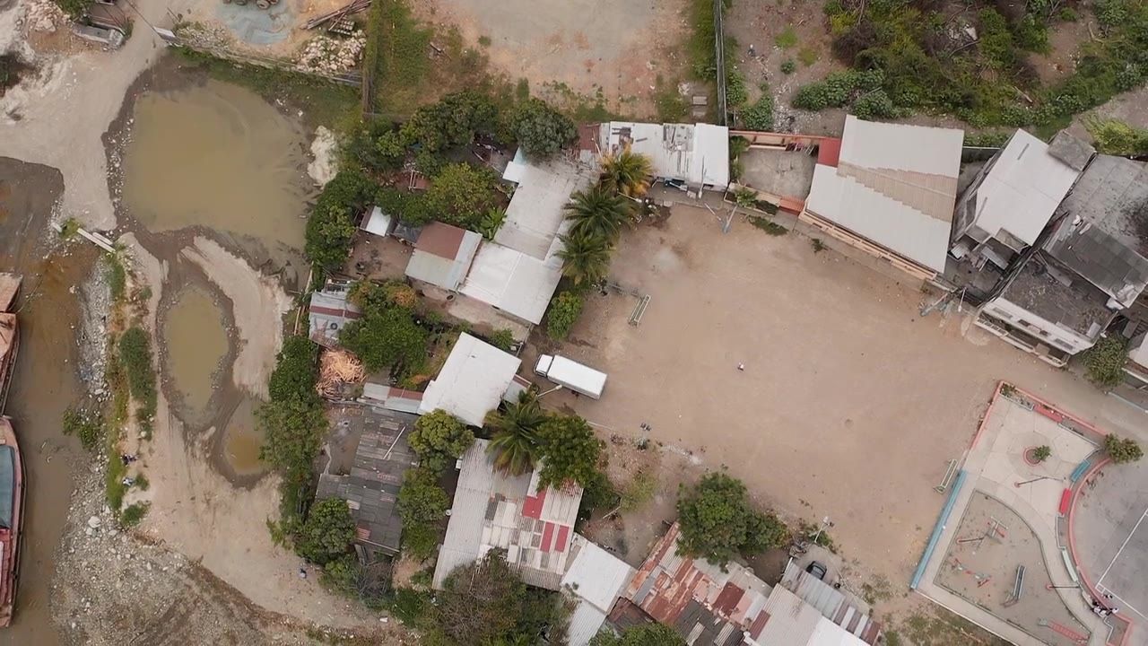 Terreno baldío antes de la obra