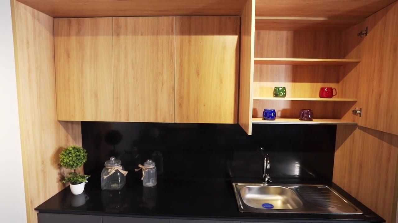 Cocineta con muebles de madera