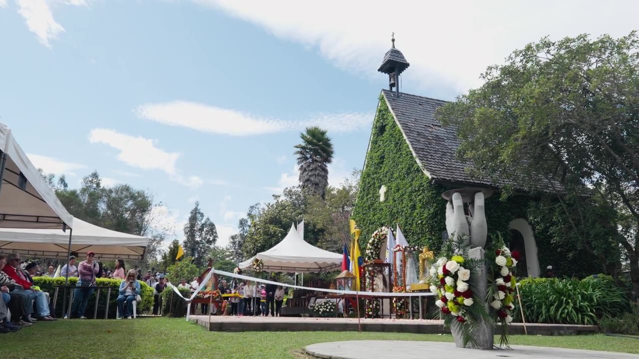 Santuario de Schoenstatt rodeado de fieles